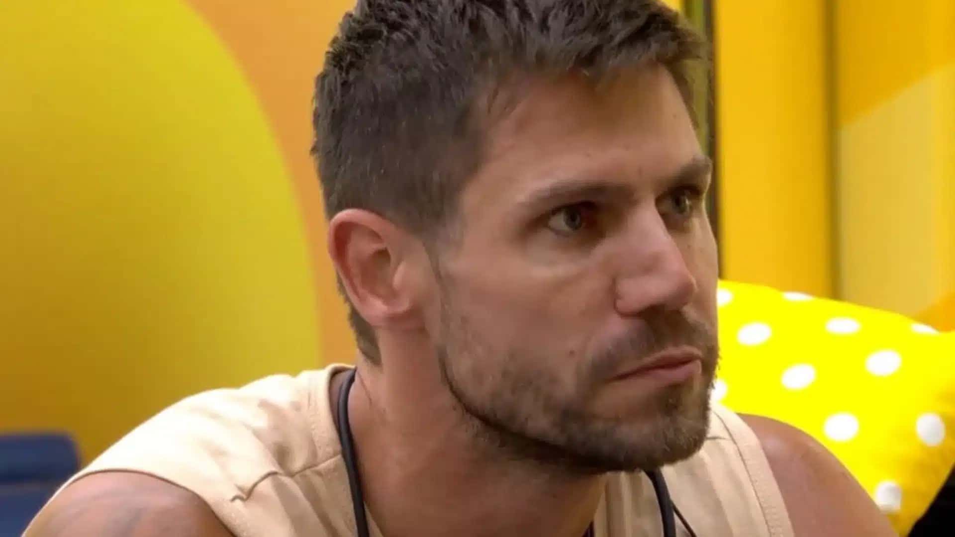BBB-26-Jonas-se-vinga-apos-ser-provocado-por-Milena-Por-causa-de-voces