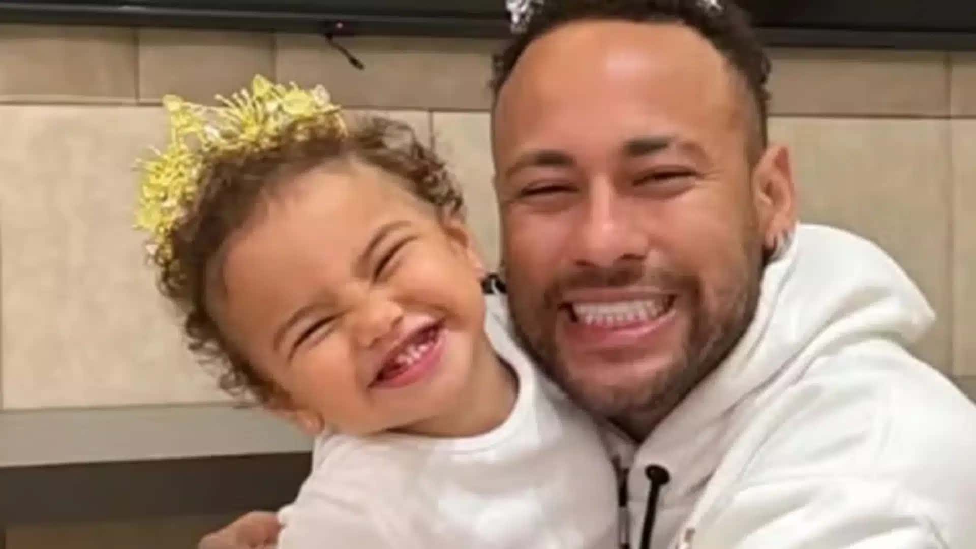 Fofura-Filha-de-Neymar-encanta-a-web-ao-fazer-oracao-Pela-familia-pela-saude