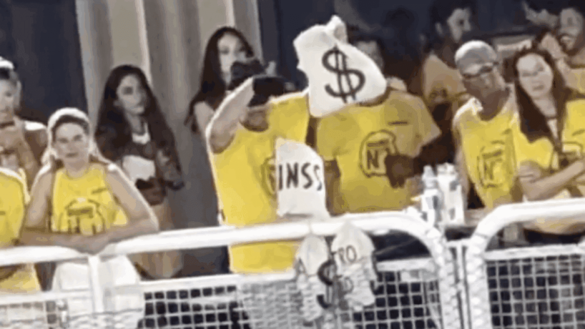 Homem-manisfesta-contra-Lula-na-Sapucai-16-fev-2026-848×477-1