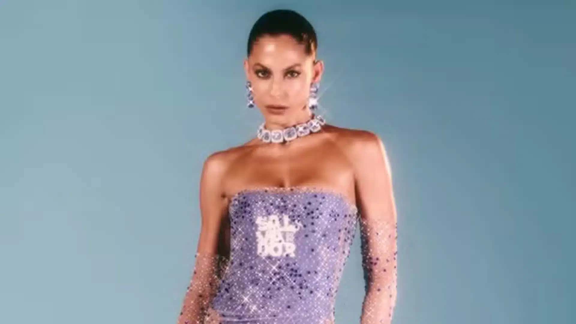 Mari-Gonzalez-escolhe-look-ousado-e-transparente-para-curtir-o-Carnaval-de-Salvador