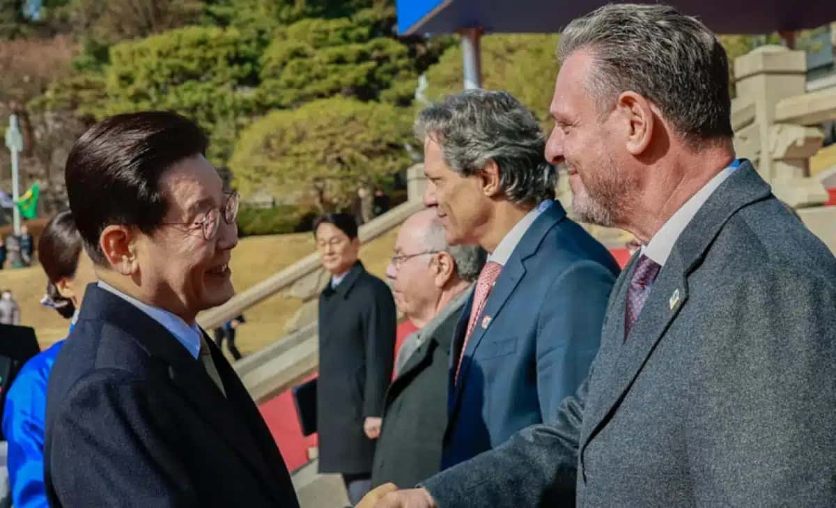Ministro-da-Agricultura-em-visita-a-Coreia