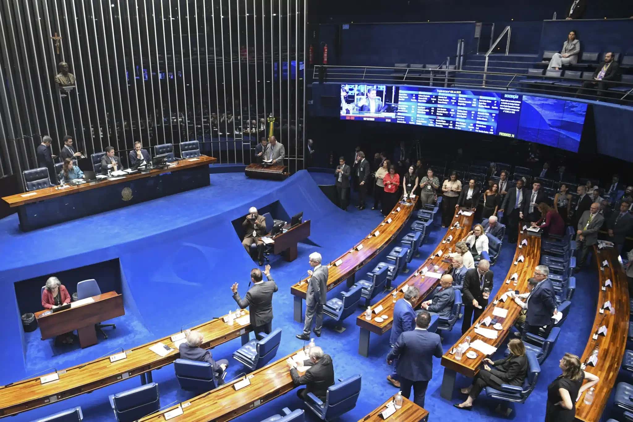 PLENARIO-SENADO-16-12-25