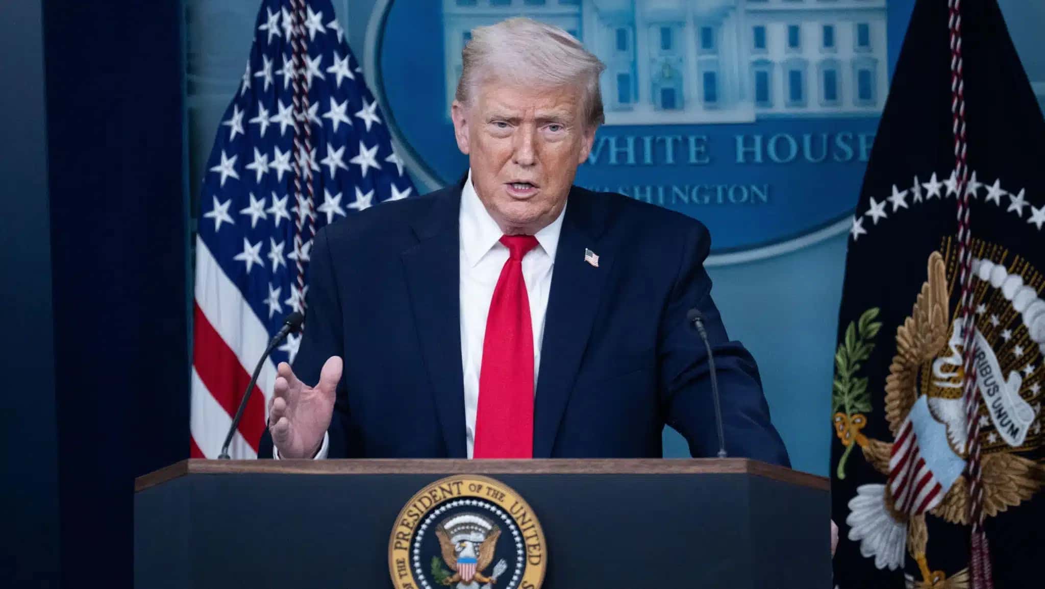 Presidente-Donald-Trump-participa-de-coletiva-de-imprensa-da-Casa-Branca-e1769027781558-1