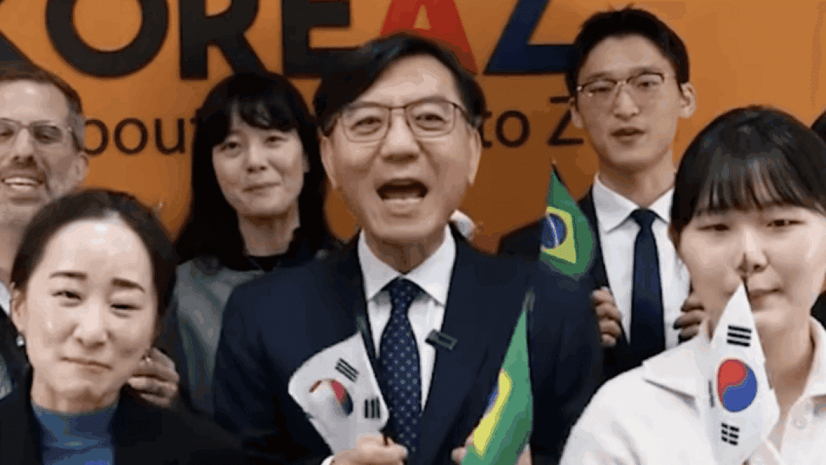 ex-embaixador-coreia-canta-musicas-23fev26-1-848×477-1