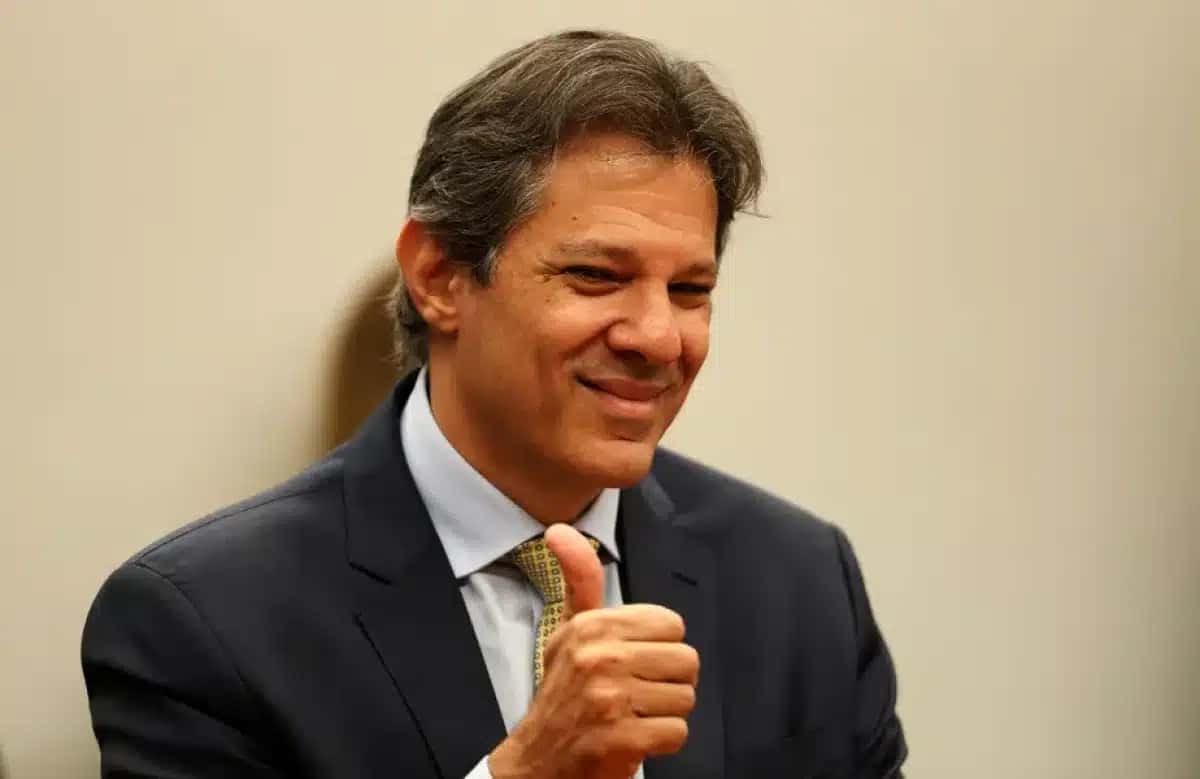 fernando-haddad-sinal-de-joinha-audiencia-na-camara-cristiano-mariz