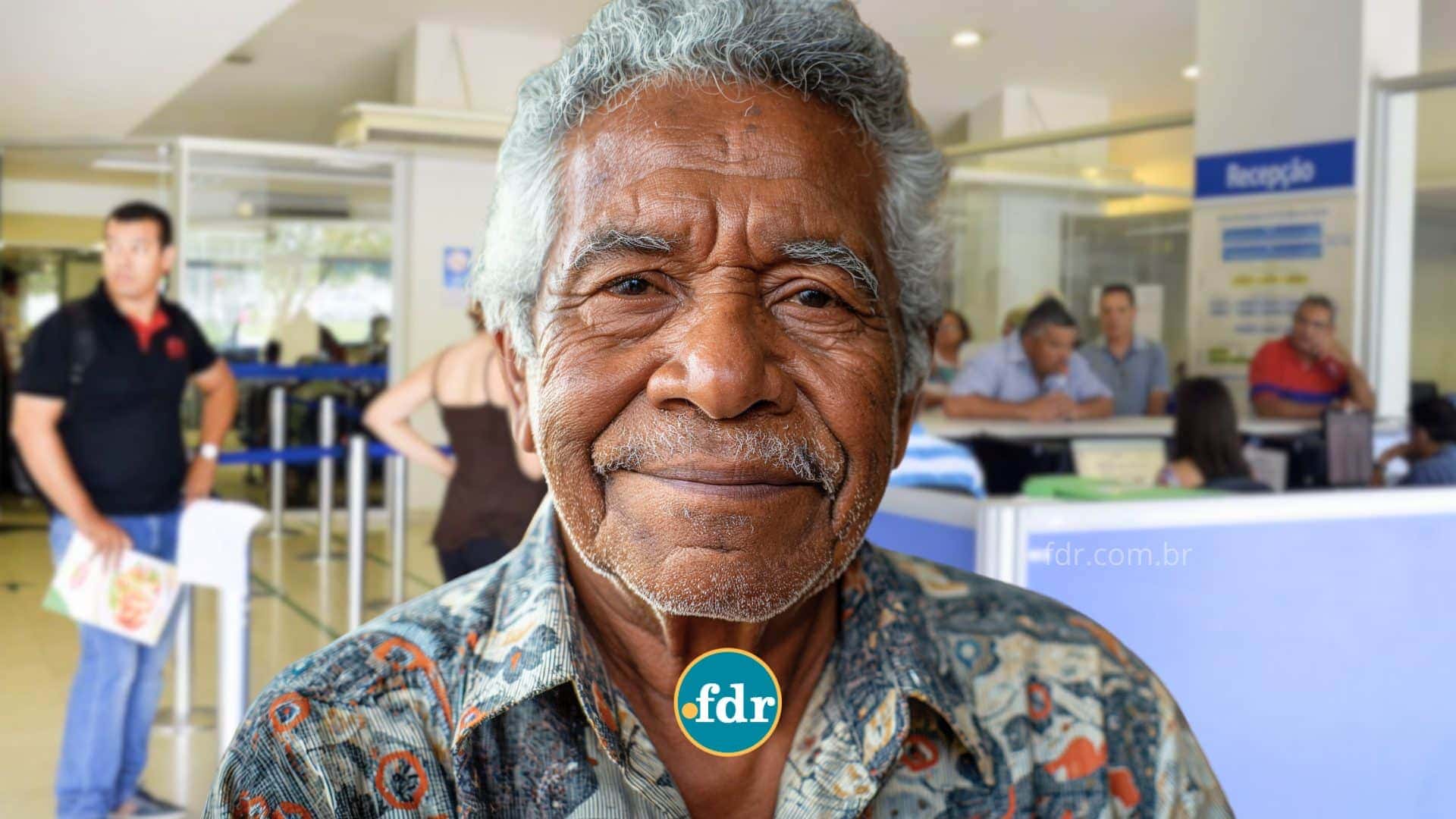3_inss-beneficiario-homem-idoso-fila-de-espera-previdencia-social-atendimento-aplicativo-agencia-fdr-financas-direitos-renda-1