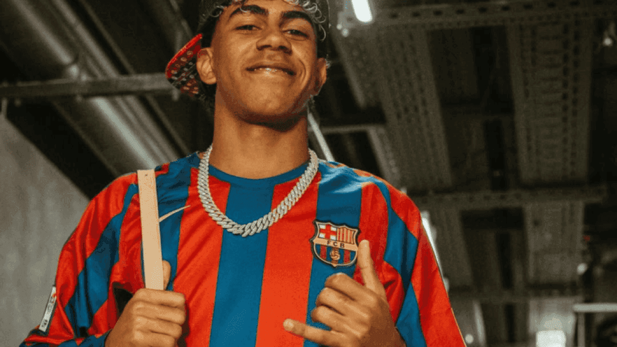 Camisa-Barcelona-Yamal-Ronaldinho-1-848×477-1