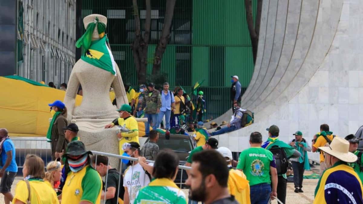 Apoiadores-Bolsobaro-Vandalismo-PalacioDoPlanalto-STF-CongressoNacional-376-2-848×477-1
