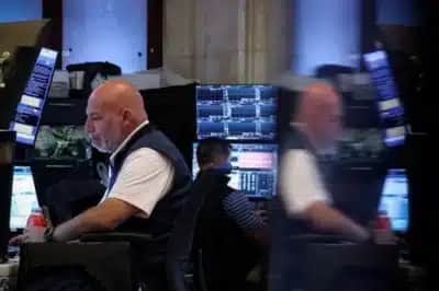 Mercado acionário dos EUA fecha em leve queda; tensões com Irã preocupam investidores