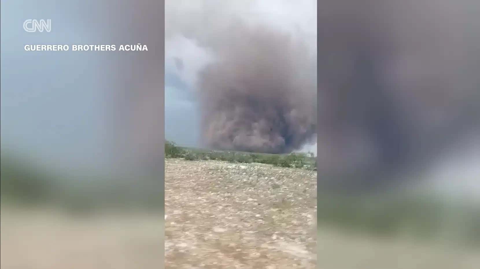Imagens-de-um-enorme-tornado-atravessando-o-norte-de-Coahuila-no-Mexico