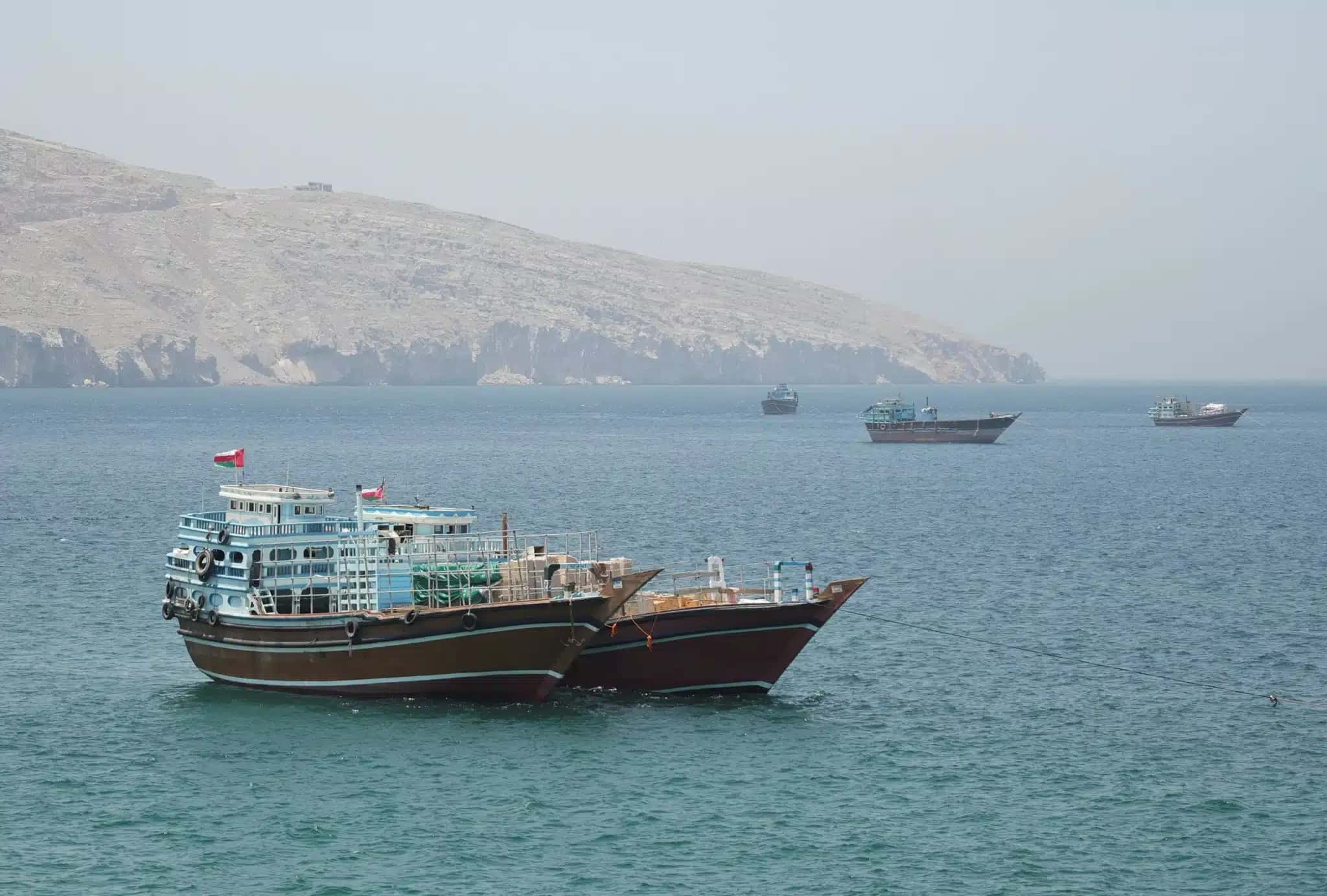 Navios-no-Estreito-de-Ormuz-em-Musandam-Oma-2