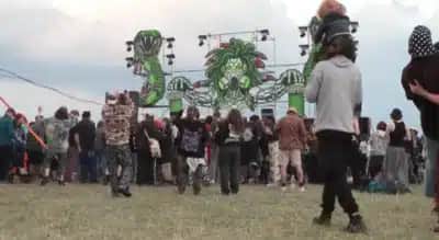 Rave Ilegal em Instalação Militar na França Atrai Mais de 20.000 Festeiros em Evento Perigoso