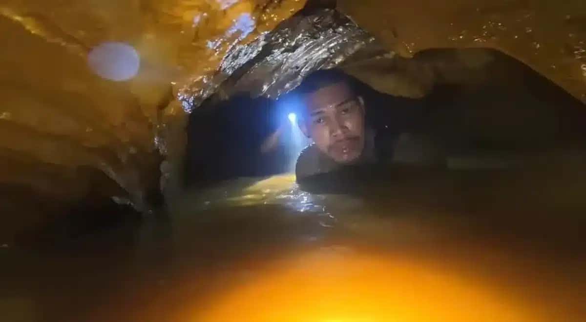 Socorrista-da-equipe-enviada-da-Tailandia-para-o-Laos-para-tentar-resgatar-oos-homens-presos-em-caverna-apos-enchente-2