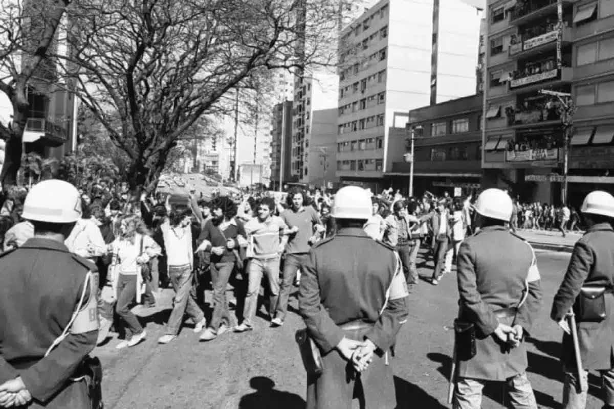 ditadura-2-76c25-14ae9e11