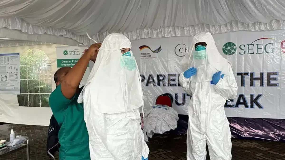 ebola-quenia-preparacao-medicos-1