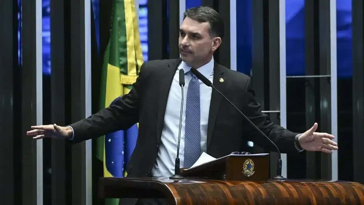 flavio-bolsonaro-plenario-senado-carlos-moura-agencia-senado-e1777568141135-4