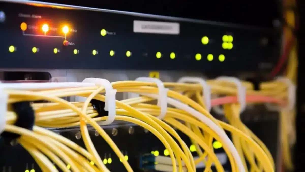 internet-rack-fibra-optica-backhaul-e1620157172217-1-848×477-1