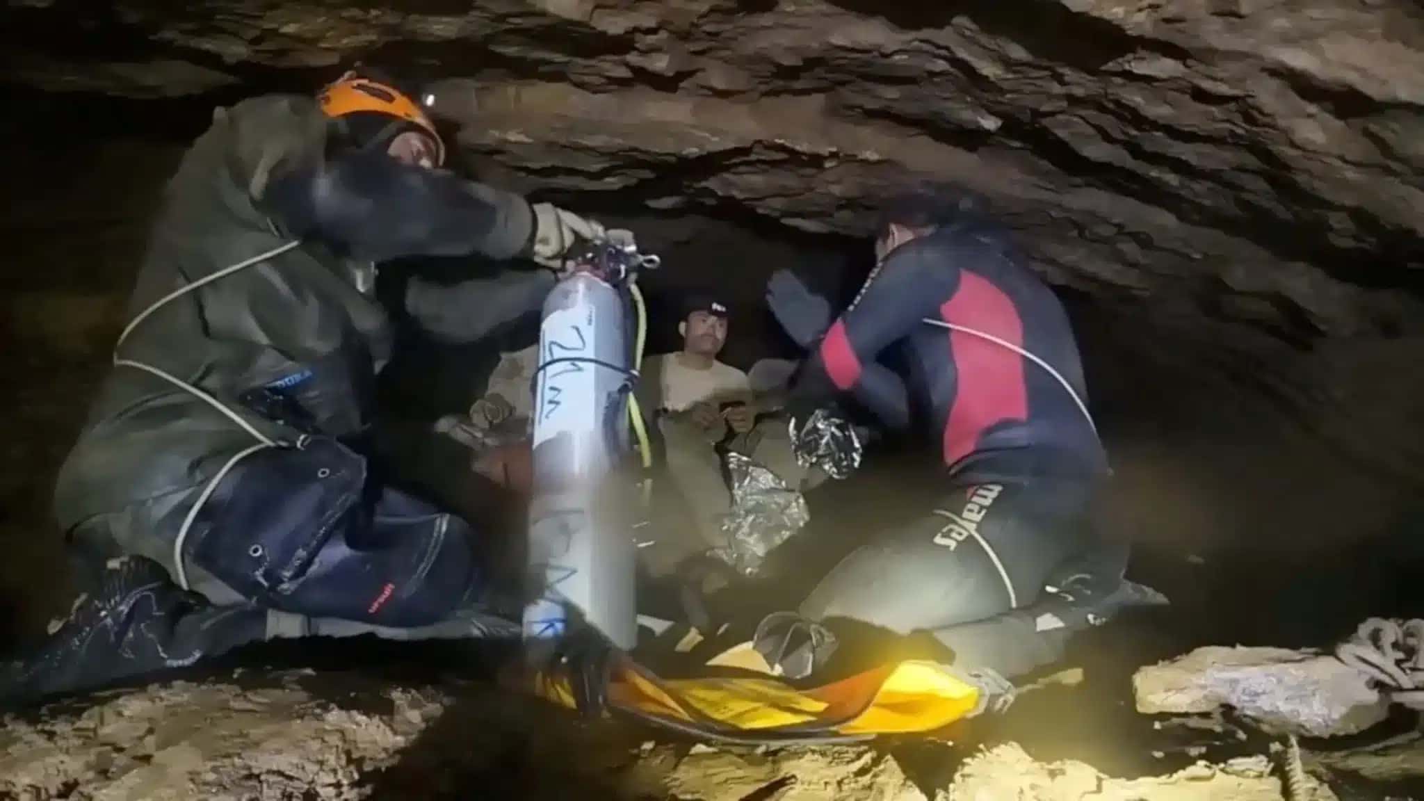 mergulhadores-resgate-caverna-laos