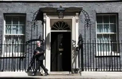 Desafios da Política Britânica: Anthony Seldon e a Instabilidade de Keir Starmer