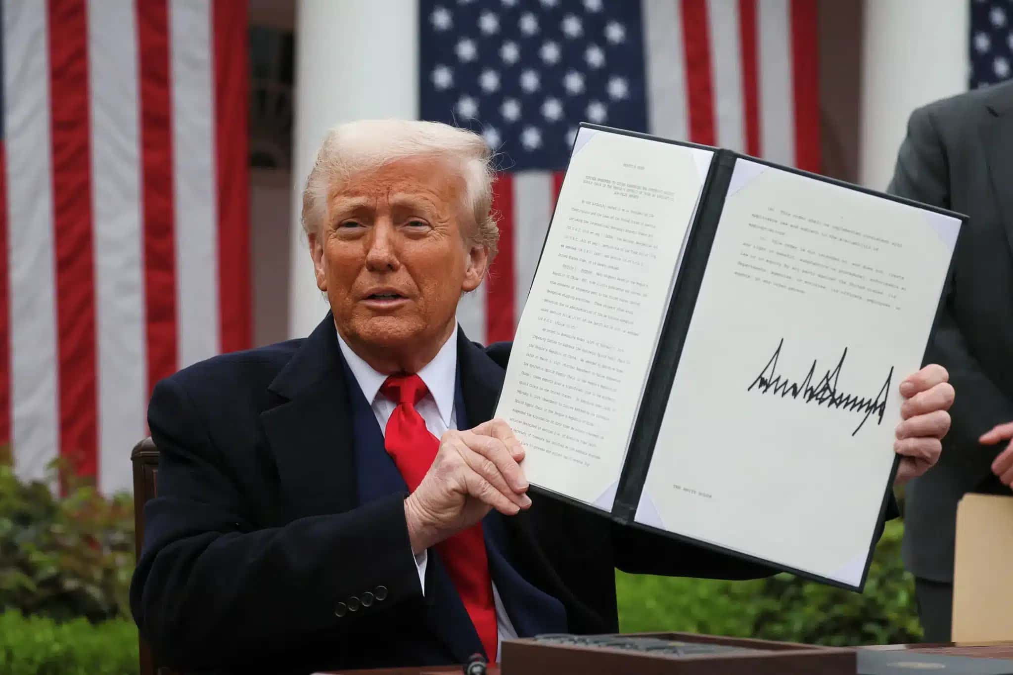2025-04-03T003255Z_1_LYNXNPEL3200M_RTROPTP_4_USA-TRUMP-TARIFFS-COMPANIES