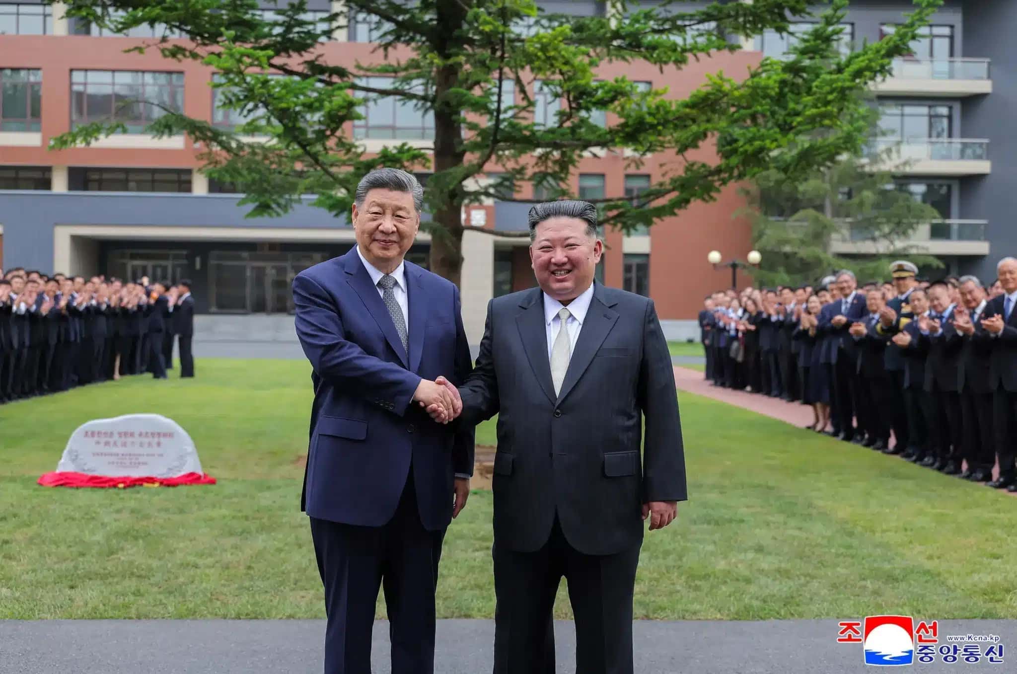 2026-06-10T002115Z_1_LYNXMPEM59013_RTROPTP_4_NORTHKOREA-CHINA