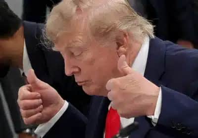 Donald Trump é visto com marcas visíveis nas mãos durante cúpula do G7 na França