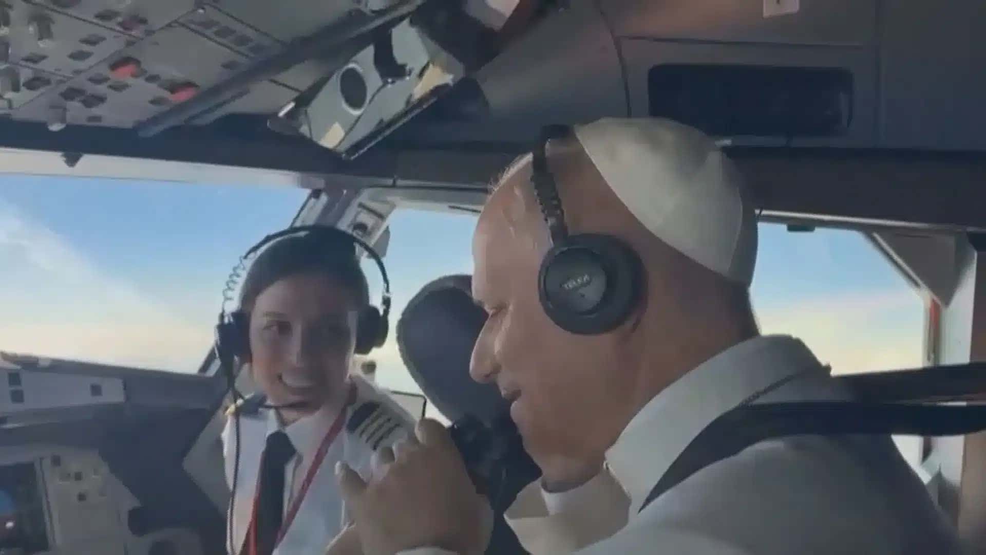 BR_CNN_090626_RTR_EV_C_7309_POPE_SPAIN_COCKPIT.mp4_frame_985