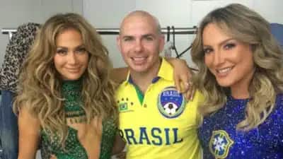 Pitbull revive emoção da Copa de 2014 com foto nostálgica ao lado de JLo e Claudia Leitte