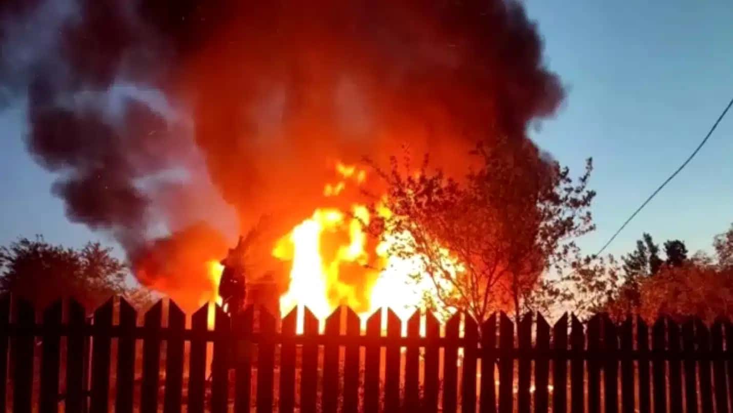 Incendio-apos-drone-ucraniano-atingir-predio-na-regiao-de-Moscou-na-Russia-e1779024460420