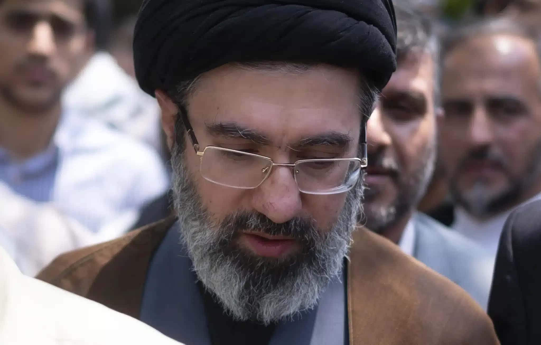 Mojtaba-Khamenei-filho-do-Lider-Supremo-do-Ira-o-Aiatola-Ali-Khamenei-participando-de-uma-manifestacao-para-marcar-o-Dia-de-Jerusalem-em-Teera-1