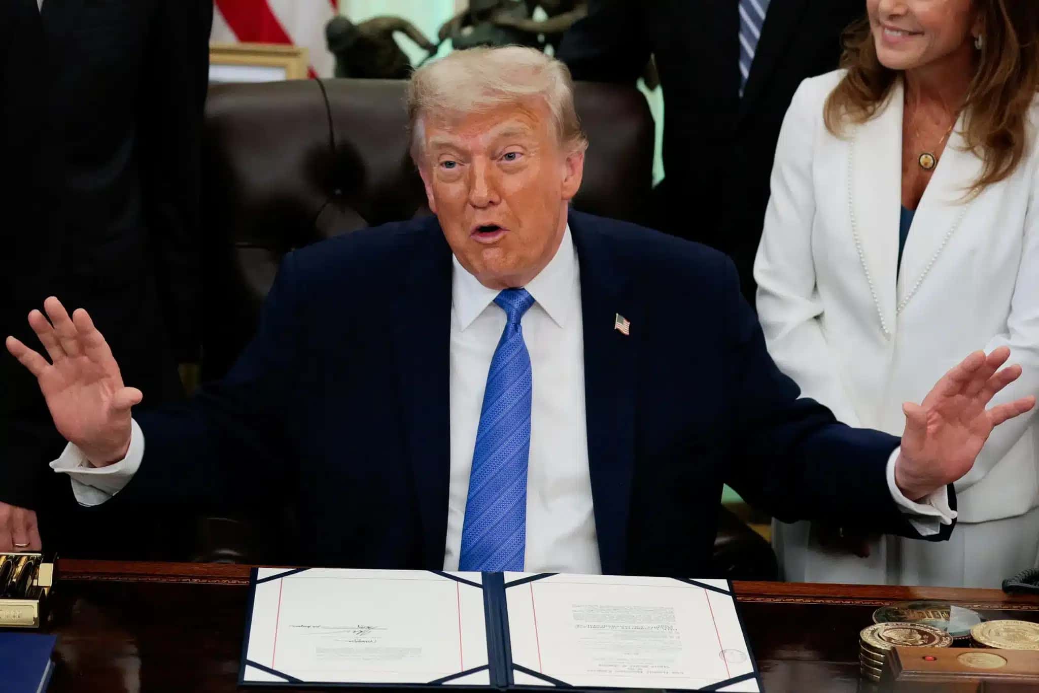 O-presidente-dos-EUA-Donald-Trump-no-Salao-Oval-da-Casa-Branca-5