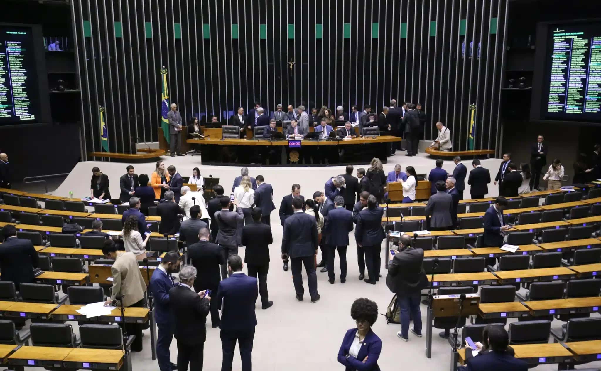 PLENARIO-SESSAO-CONGRESSO-04-12-25