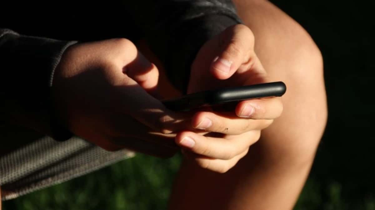 jovem-celular-1-848×477-1