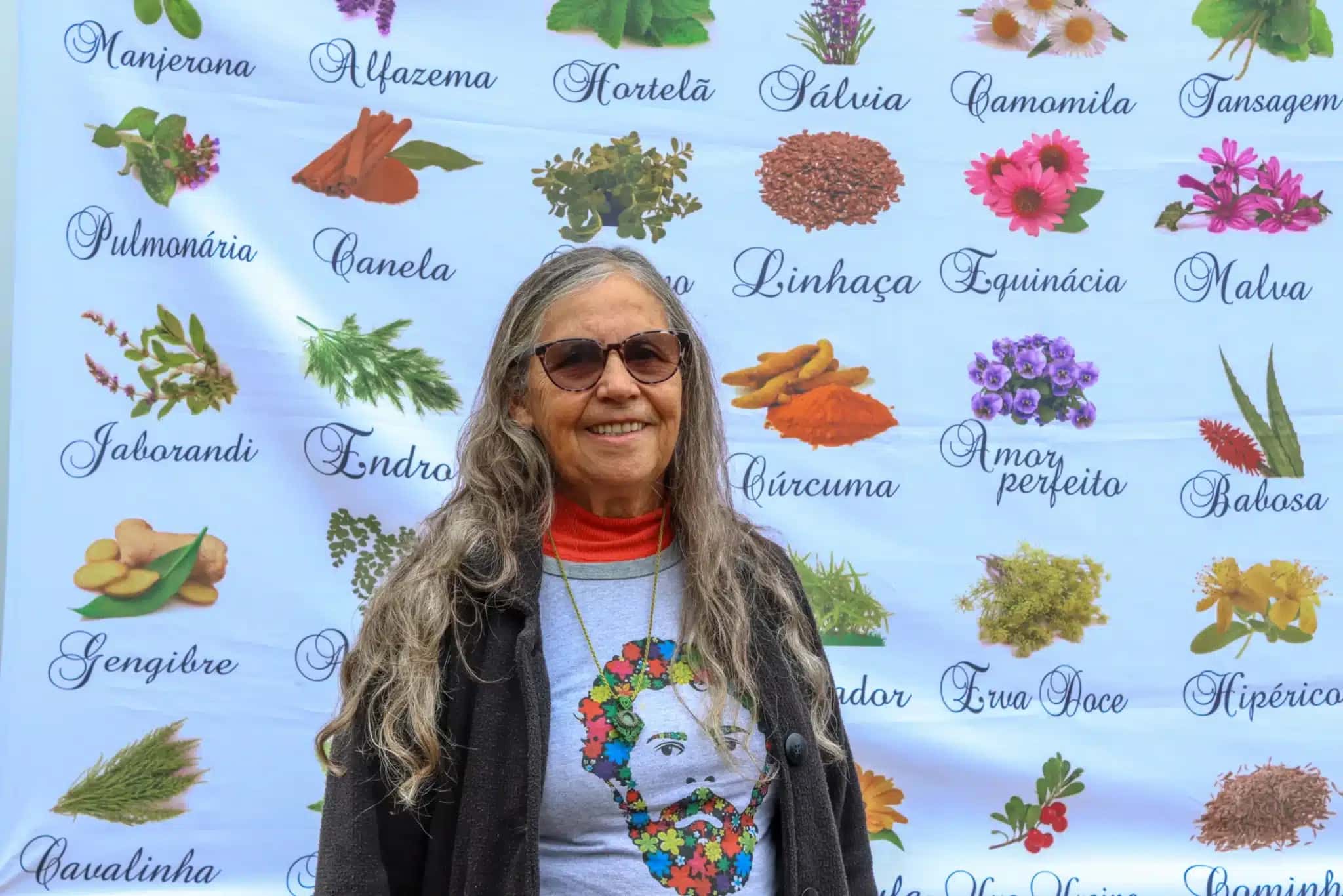 Dona Maria na inauguração do horto de plantas medicinais e do viveiro florestal dos quais fazia parte, no assentamento Contestado, junto com a Escola Latino Americana de Agroecologia Ana Primavesi, em 2025.