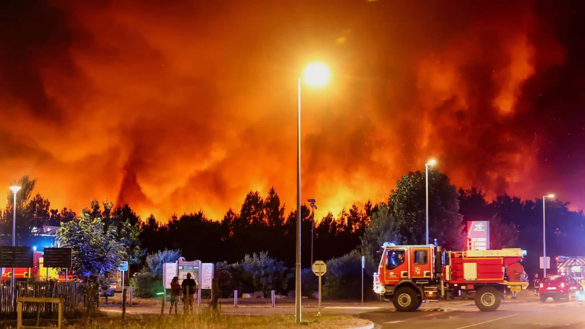 Incêndio florestal no departamento de Gironda, na França 22 de julho de 2026 REUTERS/Stephane Mahe