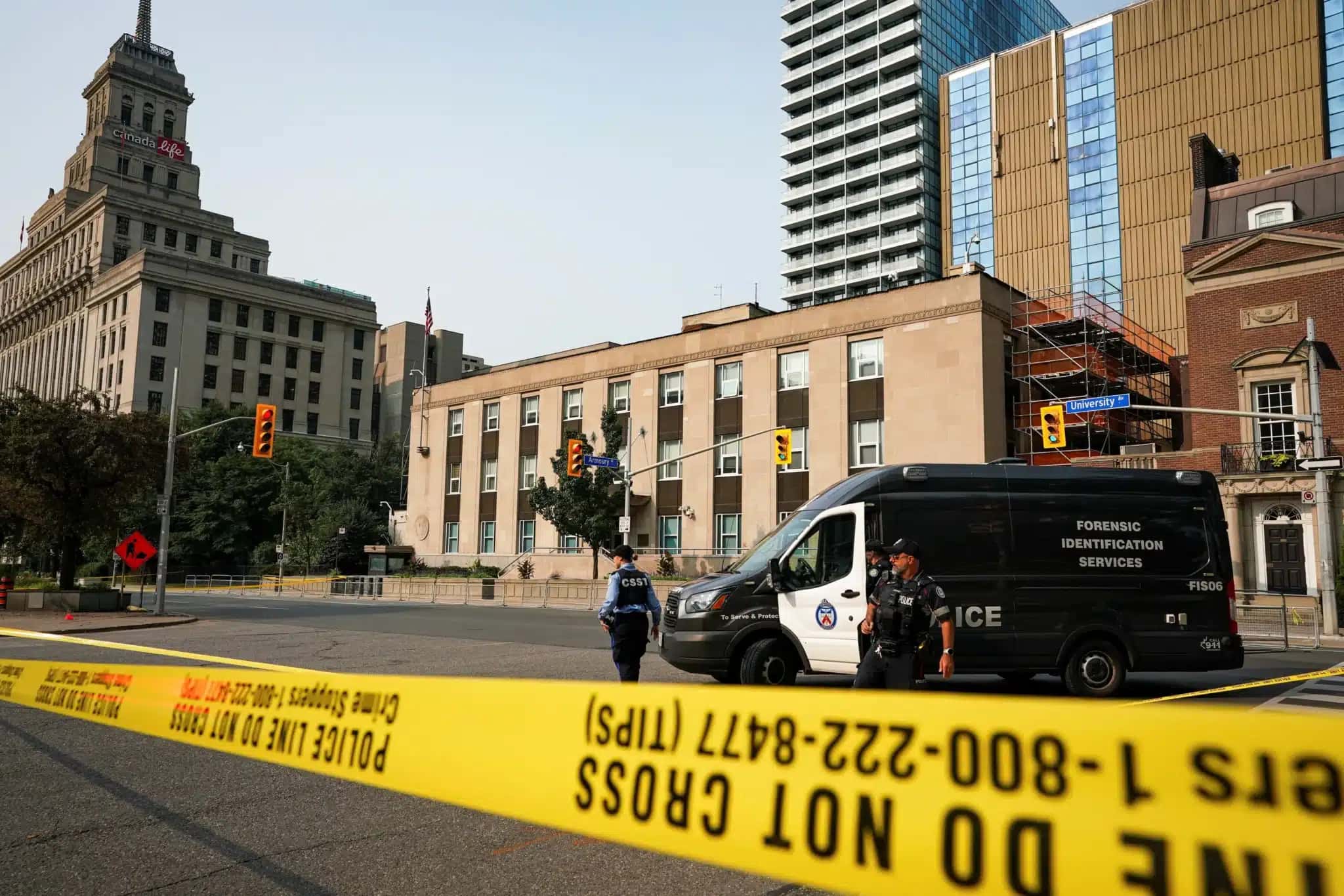 Policiais canadenses atuam no Consulado dos EUA em Toronto 27 de julho de 2026 REUTERS/Arlyn McAdorey