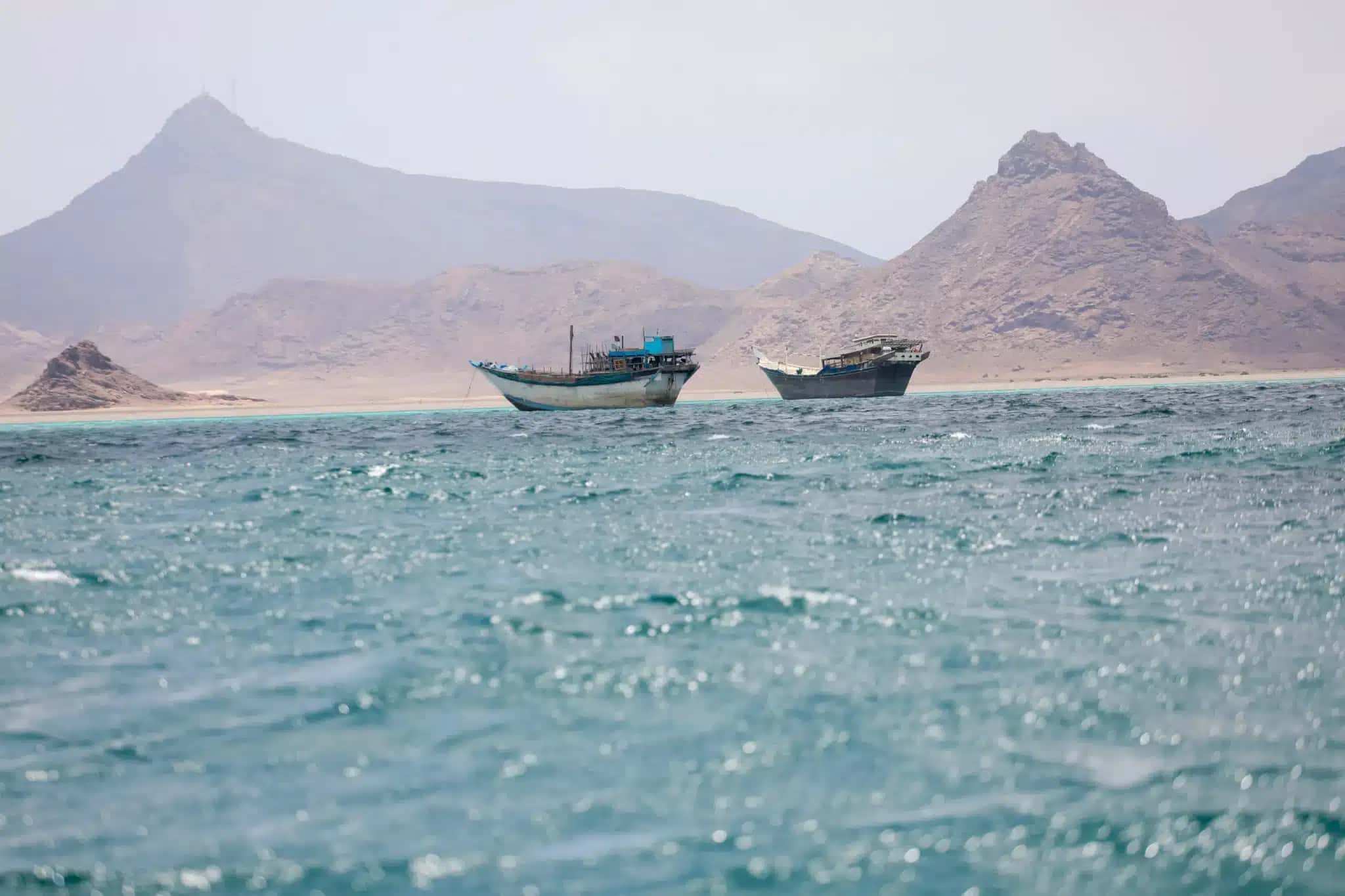Vista do Estreito de Bab el-Mandeb em 2 de abril de 2026