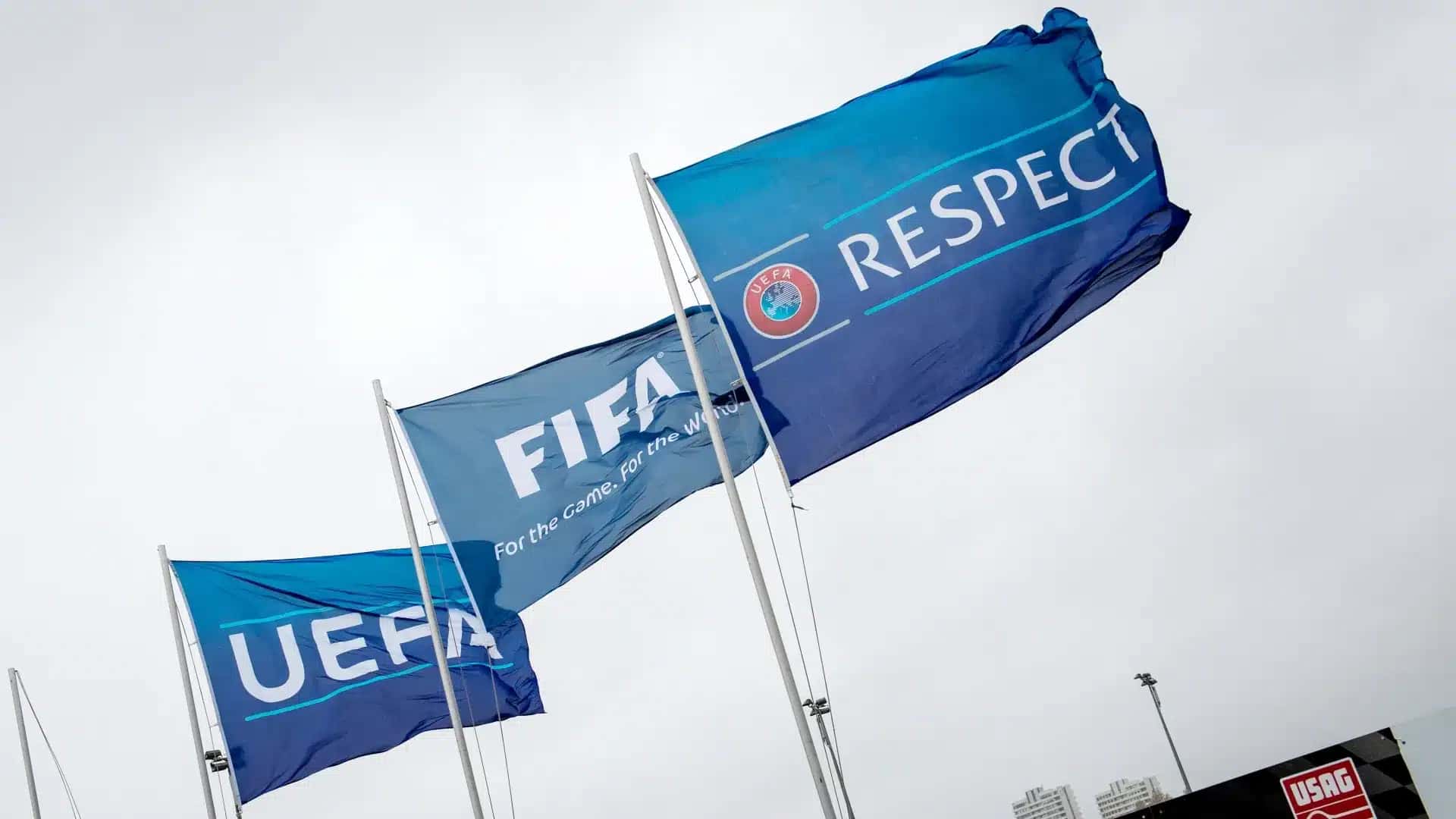 Uefa e Fifa rechaçaram o anúncio de uma Superliga da Europa feito por 12 clubes do continente