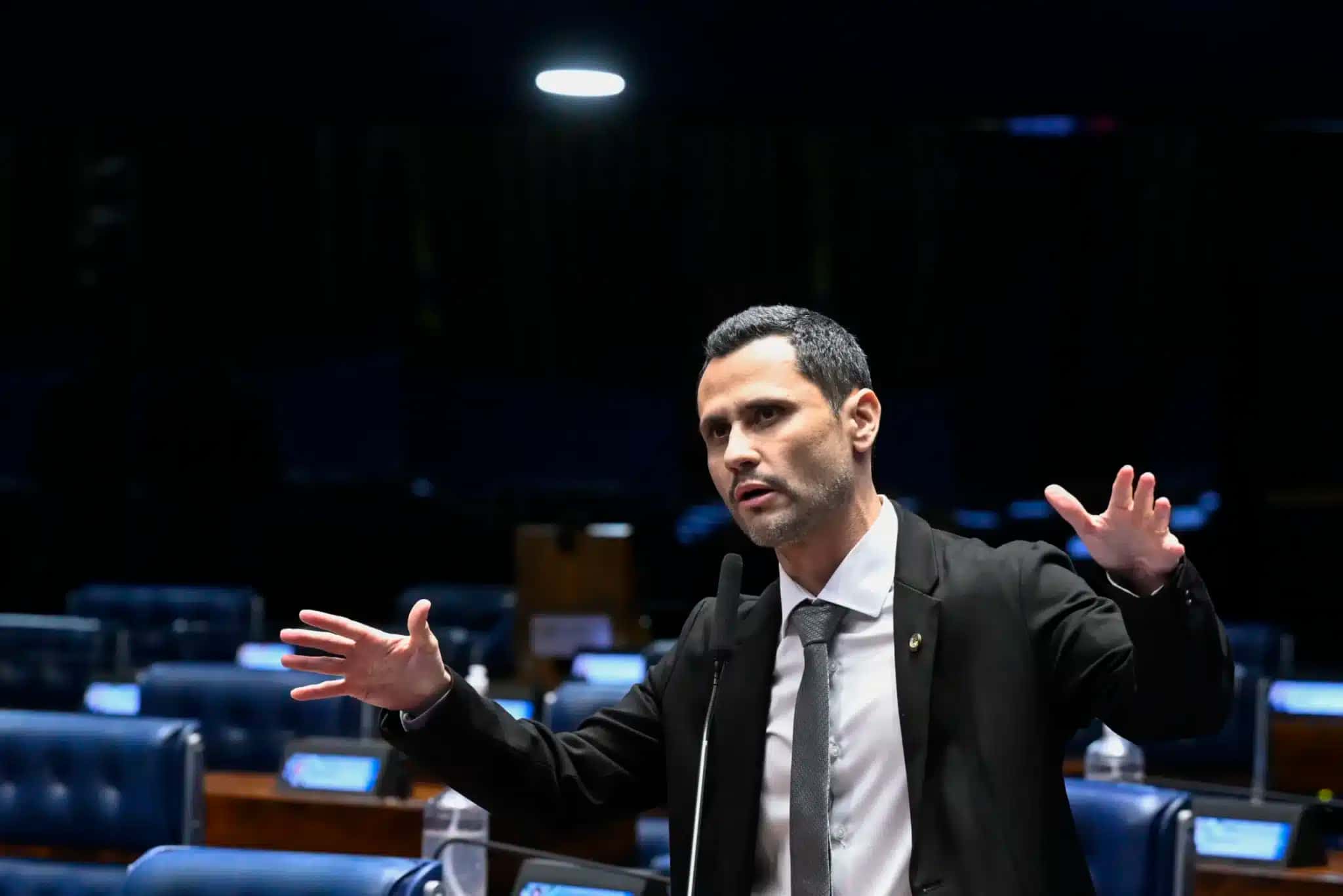 Em pronunciamento à bancada, o senador Cleitinho (Republicanos-MG)