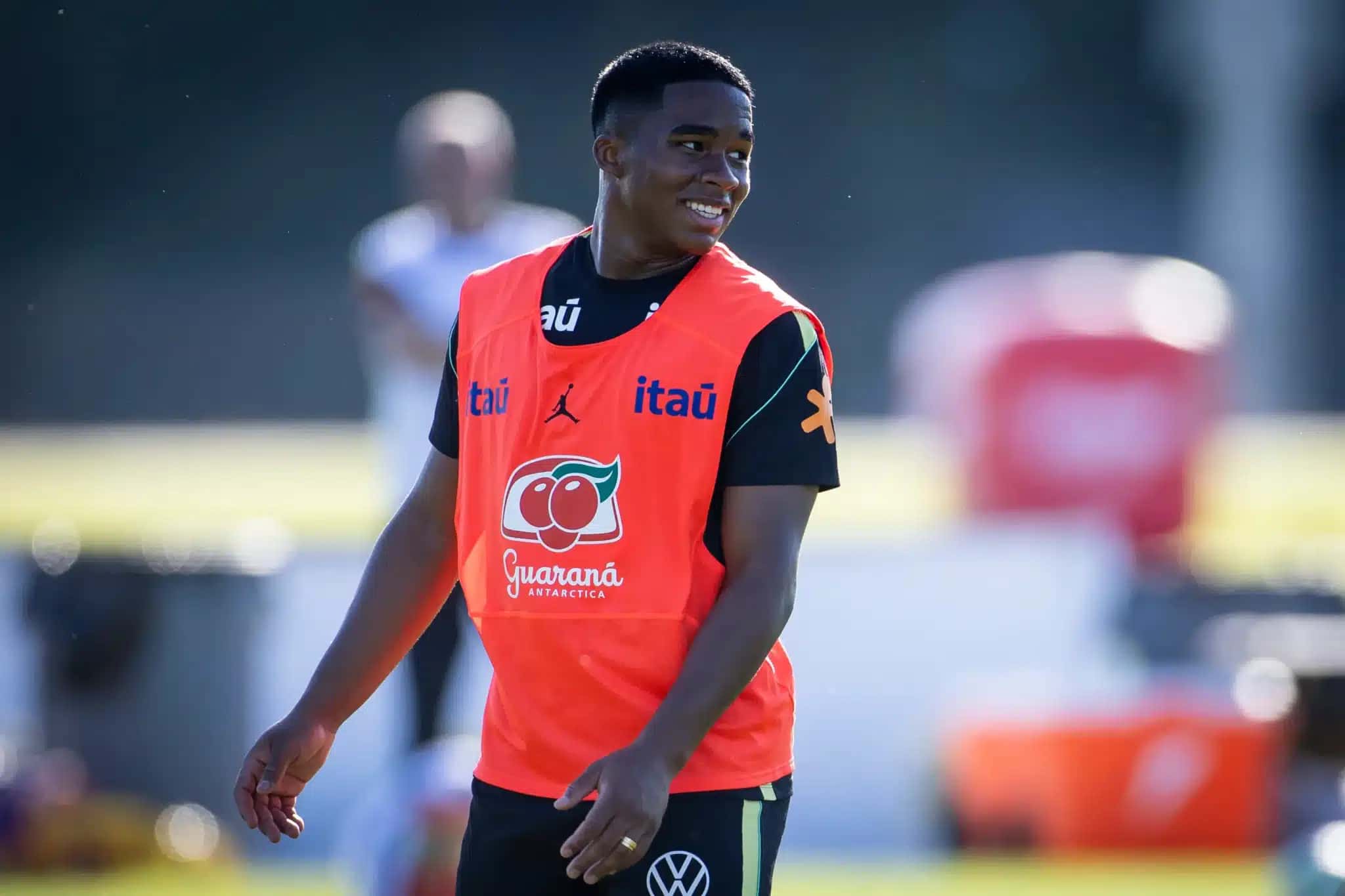 Endrick em treino no Columbia Park: caminho próprio