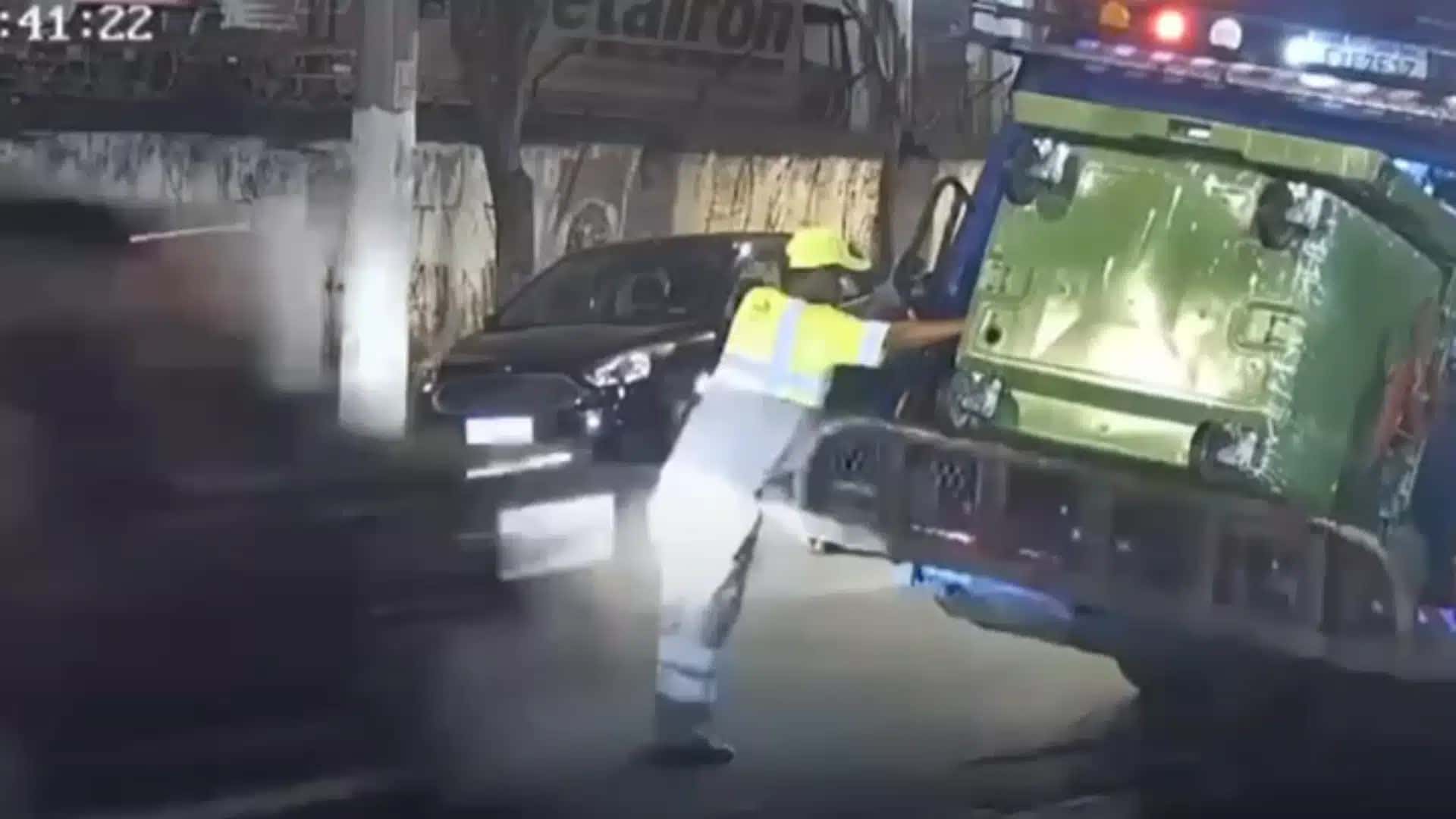 Acidente ocorreu na Rua do Bosque, 980