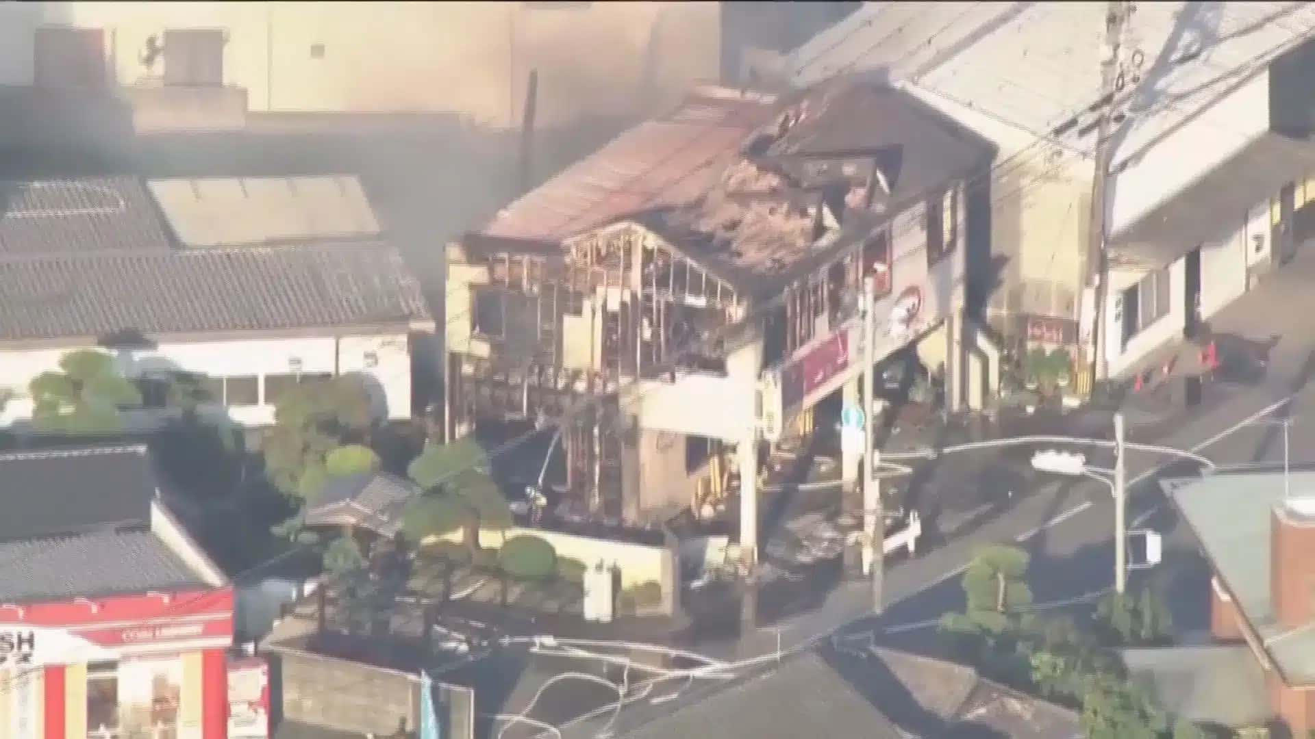 Casas pegam fogo após terremoto atingir o sul do Japão