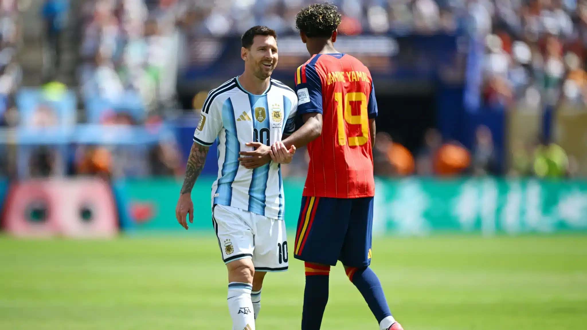Lionel Messi e Lamine Yamal durante a final da Copa do Mundo