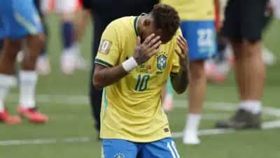 Rio Ferdinand defende que Neymar não recebe o respeito que merece no futebol