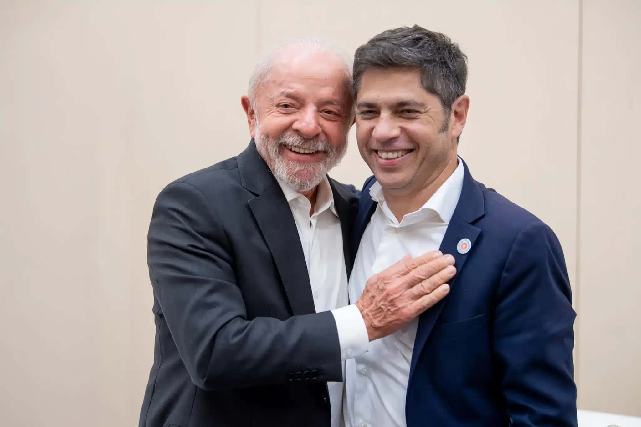 Governador da Província de Buenos Aires Axel Kicillof publicou foto com Lula e repudiou falas de Javier Milei no Brasil