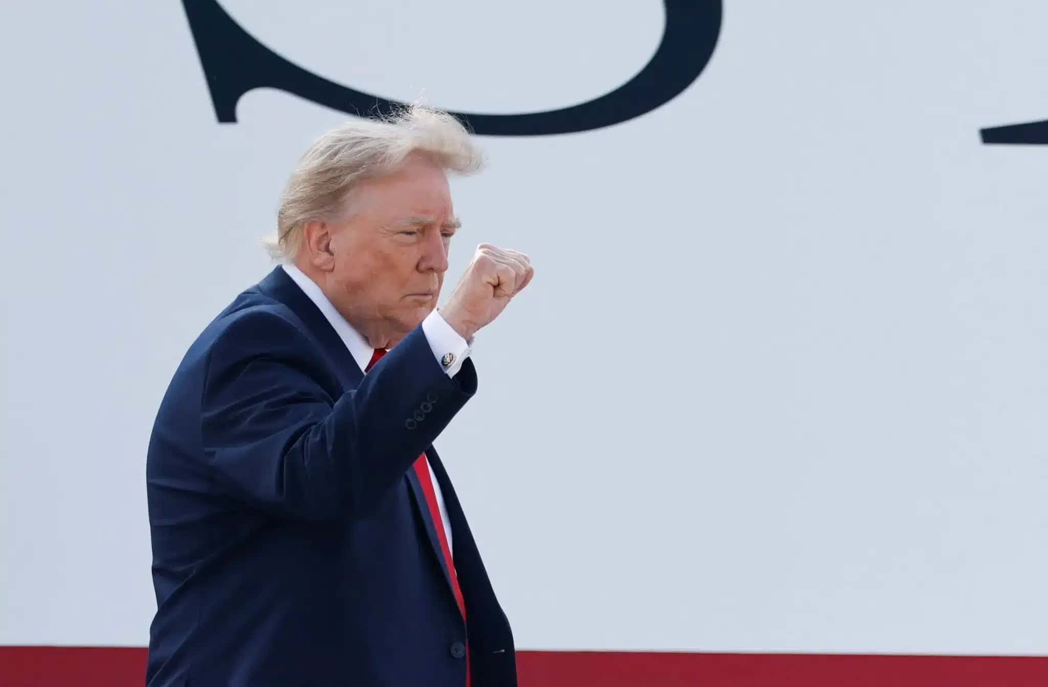 Presidente dos EUA, Donald Trump, ao embarcar no novo Air Force One – 1º de julho de 2026