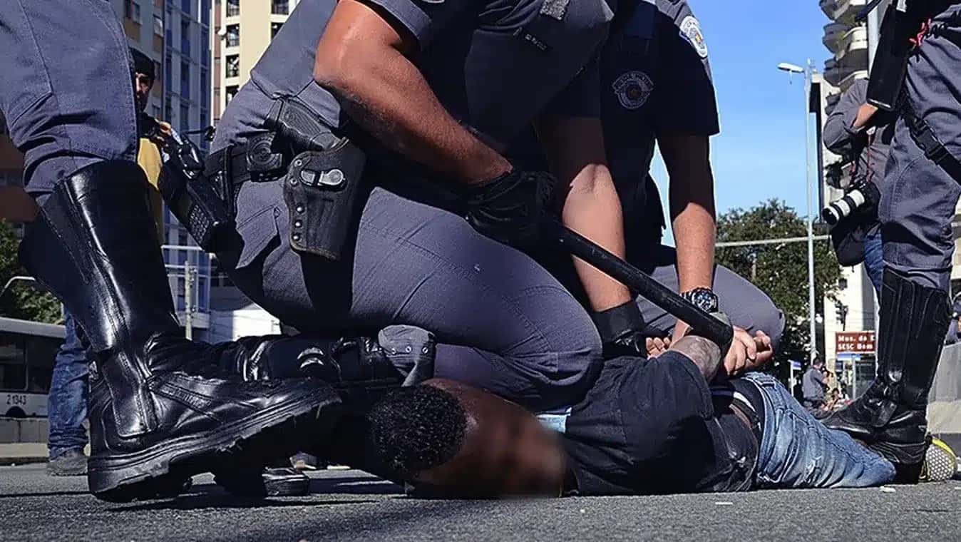 Imagem ilustrativa de violência policial