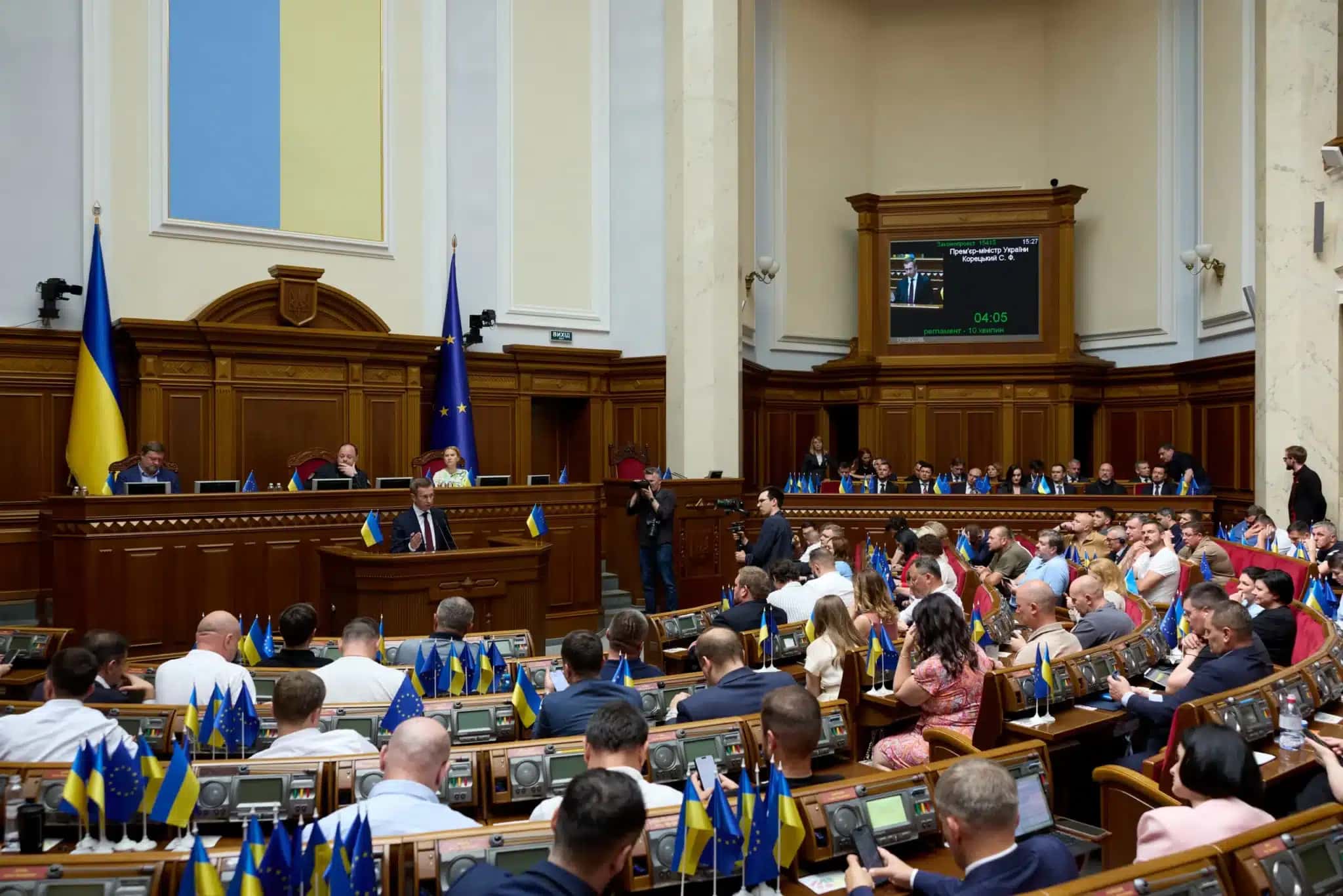 O recém-nomeado primeiro-ministro da Ucrânia, Sergiy Koretsky, discursa no Parlamento ucraniano durante uma sessão em Kiev, em 16 de julho de 2026