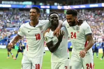 Inglaterra vence França na briga e conquista bronze Mundial em 2026