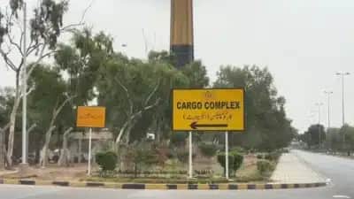 Equipes de resgate do Paquistão encontram destroços de Boeing 737 da K 2 Airways em Karachi